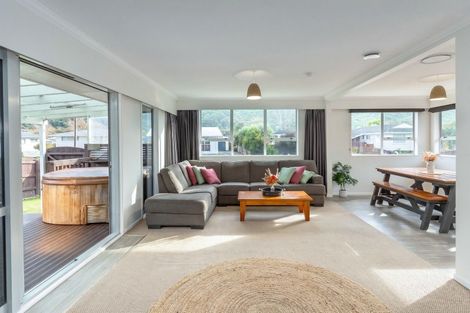 Photo of property in 14 Harvard Grove, Totara Park, Upper Hutt, 5018