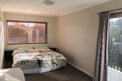 Photo of property in 35 Kemp Road, Massey, Auckland, 0614