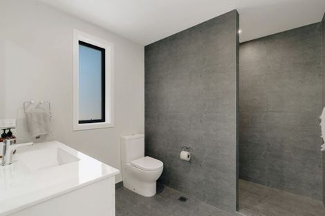 Photo of property in 16 Mcgibbon Lane, Jacks Point, 9371