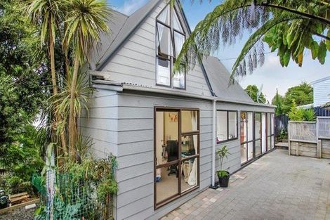 Photo of property in 16 Sylvan Crescent, Te Atatu South, Auckland, 0610