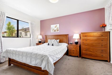 Photo of property in 37 Hutchinson Avenue, New Lynn, Auckland, 0600