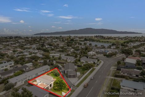 Photo of property in 43 Michael Road, Paraparaumu Beach, Paraparaumu, 5032