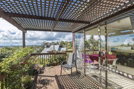 Photo of property in 11 Ross Avenue, Glenfield, Auckland, 0629