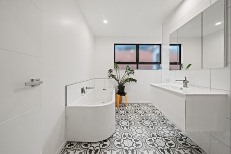 Photo of property in 51 Cyrus Street, Whalers Gate, New Plymouth, 4310