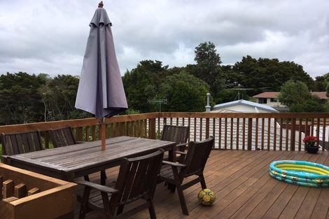 Photo of property in 1/29 Ridgewood Crescent, Birkenhead, Auckland, 0626