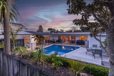 Photo of property in 56 Great North Road, Saint Johns Hill, Whanganui, 4500