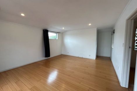 Photo of property in 8 Leatham Crescent, Opaheke, Papakura, 2113