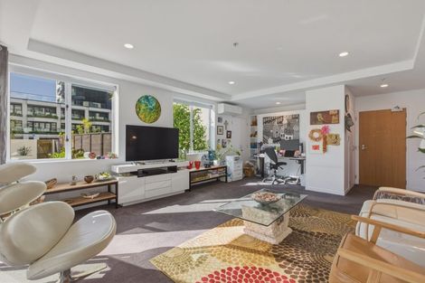 Photo of property in 2/12 Maunganui Road, Mount Maunganui, 3116