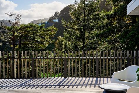 Photo of property in 4 Francis Bell Grove, Lowry Bay, Lower Hutt, 5013