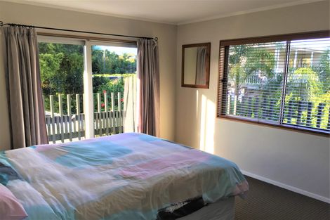 Photo of property in 35 Kemp Road, Massey, Auckland, 0614