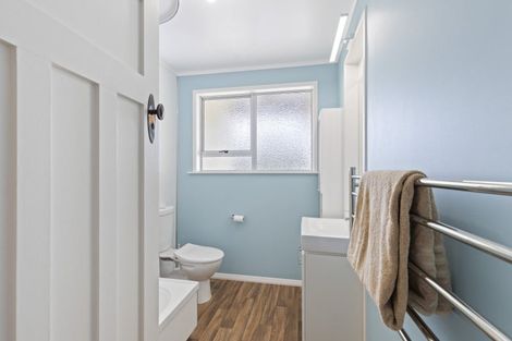 Photo of property in 23 Paynters Avenue, Strandon, New Plymouth, 4312