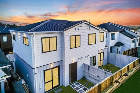 Photo of property in 2/7 Gambare Place, Wattle Downs, Auckland, 2103