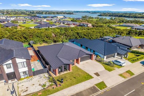 Photo of property in 14 Wheriko Avenue, Glenbrook, Waiuku, 2681
