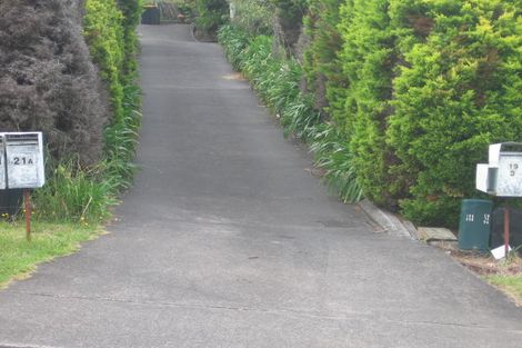 Photo of property in 1/19 Cassandra Grove, Totara Vale, Auckland, 0629