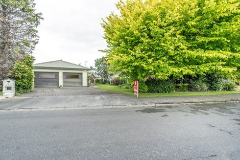 Photo of property in 2 Calder Place, Winton, 9720