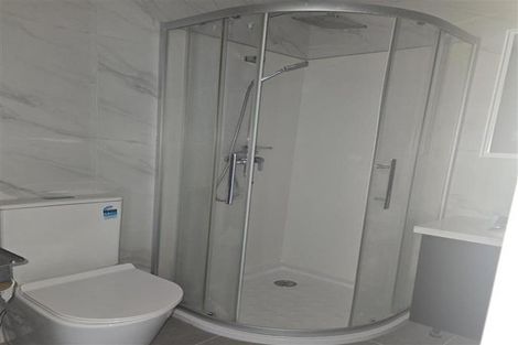 Photo of property in 2/6 Hepburn Road, Glendene, Auckland, 0602