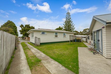 Photo of property in 39 Rewarewa Road, Te Atatu Peninsula, Auckland, 0610