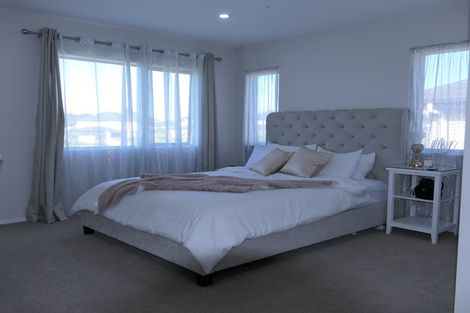 Photo of property in 10 Regis Park Drive, Pukekohe, 2120