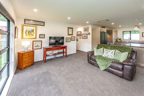 Photo of property in 3 Photinia Place, Aramoho, Whanganui, 4500