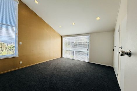 Photo of property in 10 Waiwera Crescent, Maupuia, Wellington, 6022