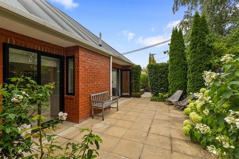 Photo of property in 33 Makora Street, Fendalton, Christchurch, 8041