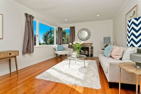 Photo of property in 962 East Coast Road, Northcross, Auckland, 0632