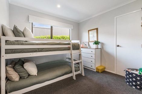 Photo of property in 22 Derwent Crescent, Titirangi, Auckland, 0604