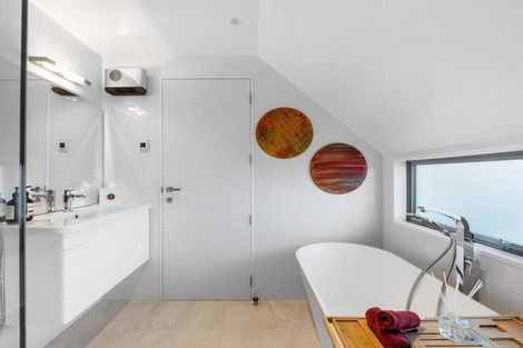 Photo of property in 10 Garreg Road, Fendalton, Christchurch, 8052