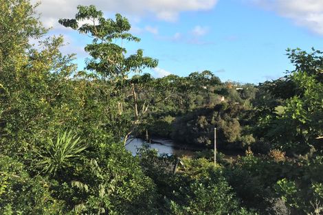 Photo of property in 35 Kemp Road, Massey, Auckland, 0614