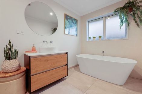 Photo of property in 2 Caracara Place, Rolleston, 7615