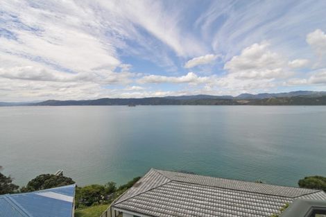 Photo of property in 20 Napier Street, Karaka Bays, Wellington, 6022