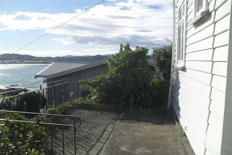 Photo of property in 9 Hungerford Road, Lyall Bay, Wellington, 6022