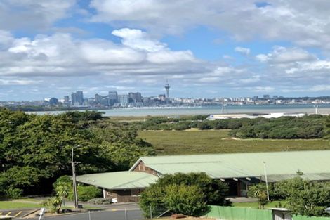 Photo of property in Frank Sargeson Apts, 308/80 Anzac Street, Takapuna, Auckland, 0622