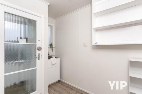 Photo of property in 9 Alwyn Place, Newlands, Wellington, 6037