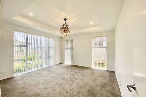 Photo of property in 71 Hayfield Way, Karaka, Papakura, 2113