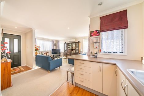 Photo of property in 2 Hay Street, Ebdentown, Upper Hutt, 5018