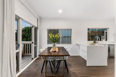 Photo of property in 4 Redfern Lane, Glenfield, Auckland, 0629