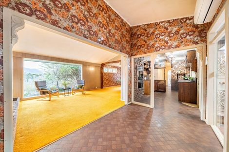 Photo of property in 99 Pinehaven Road, Pinehaven, Upper Hutt, 5019