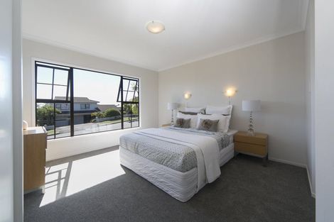 Photo of property in 13 Helga Crescent, Te Atatu Peninsula, Auckland, 0610