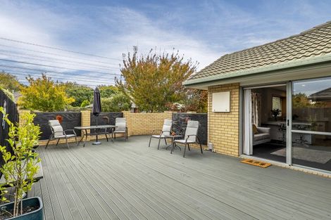 Photo of property in 15 Showgate Avenue, Sockburn, Christchurch, 8042