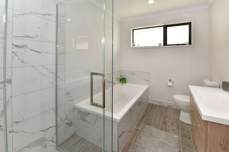 Photo of property in 35 St James Avenue, Helensville, 0800