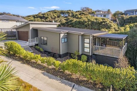 Photo of property in 122 Navigation Drive, Whitby, Porirua, 5024