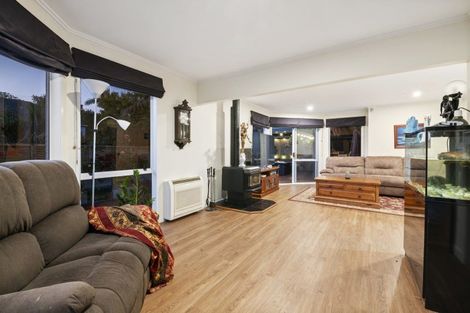 Photo of property in 1/992 Beach Road, Torbay, Auckland, 0630
