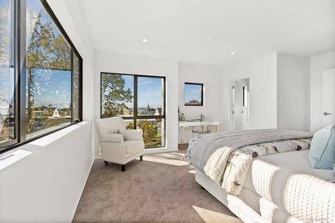 Photo of property in 142b Luckens Road, West Harbour, Auckland, 0618