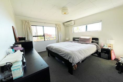 Photo of property in 2/1 Landsdale Place, Massey, Auckland, 0614