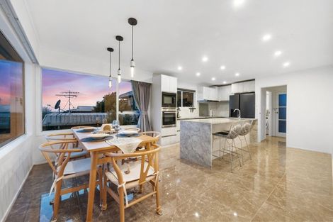 Photo of property in 1/43 Shanaway Rise, Hillcrest, Auckland, 0627