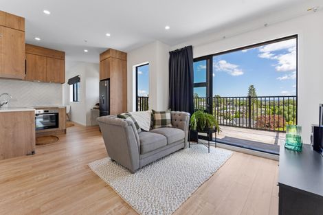 Photo of property in 402/553c Glenfield Road, Glenfield, Auckland, 0629