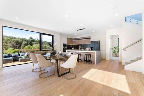 Photo of property in 16 Mcmenamin Place, Fairview Heights, Auckland, 0632