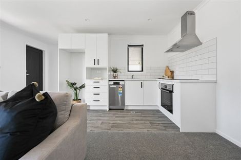 Photo of property in 2u1 Searancke Place, Fairfield, Hamilton, 3214