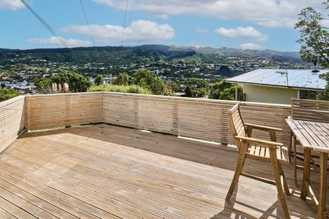 Photo of property in 6 Mayfair Place, Tawa, Wellington, 5028